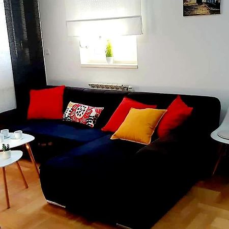 זאגרב Apartment With Garage Lavici מראה חיצוני תמונה