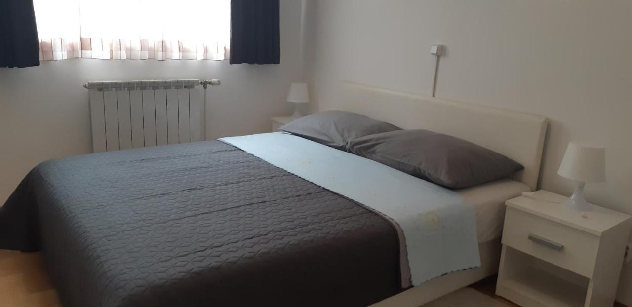זאגרב Apartment With Garage Lavici מראה חיצוני תמונה