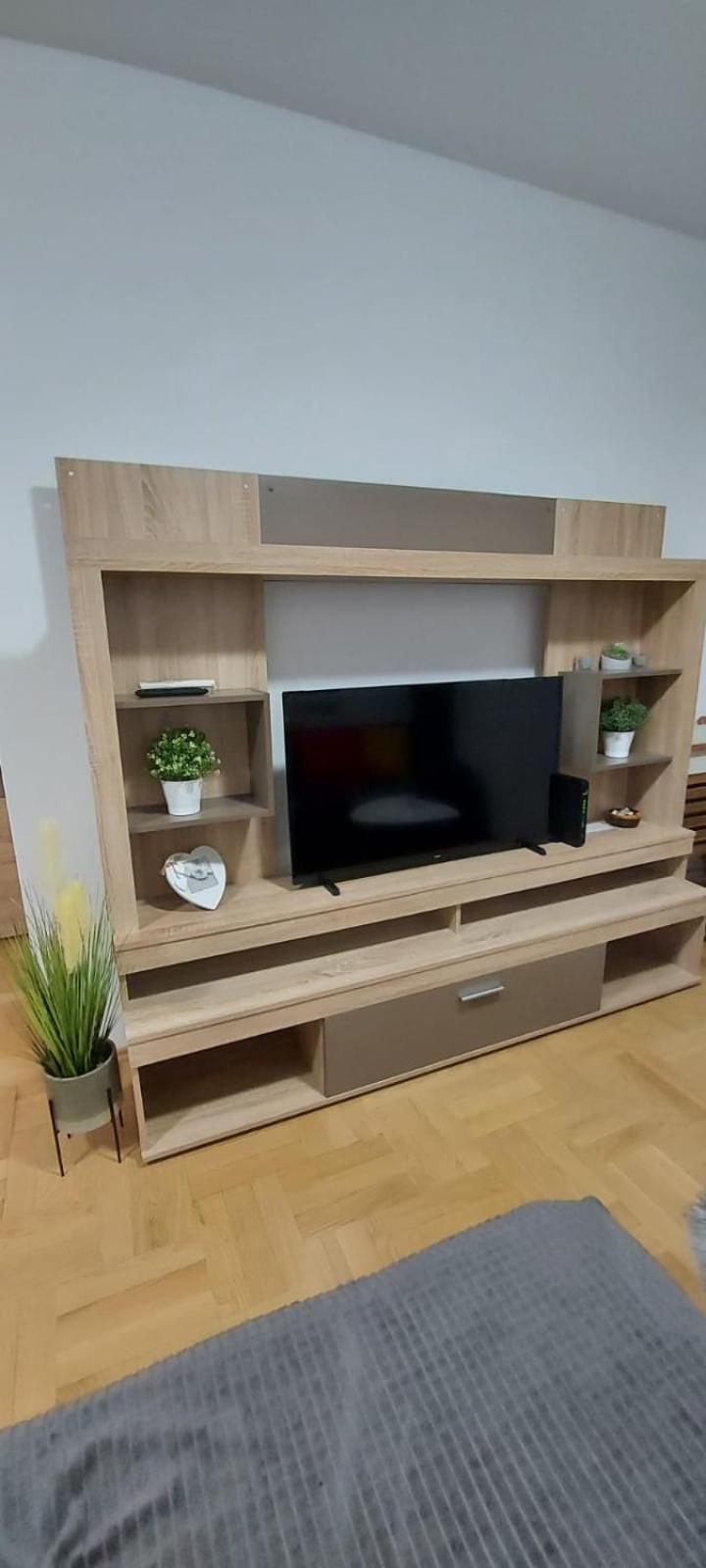 זאגרב Apartment With Garage Lavici מראה חיצוני תמונה