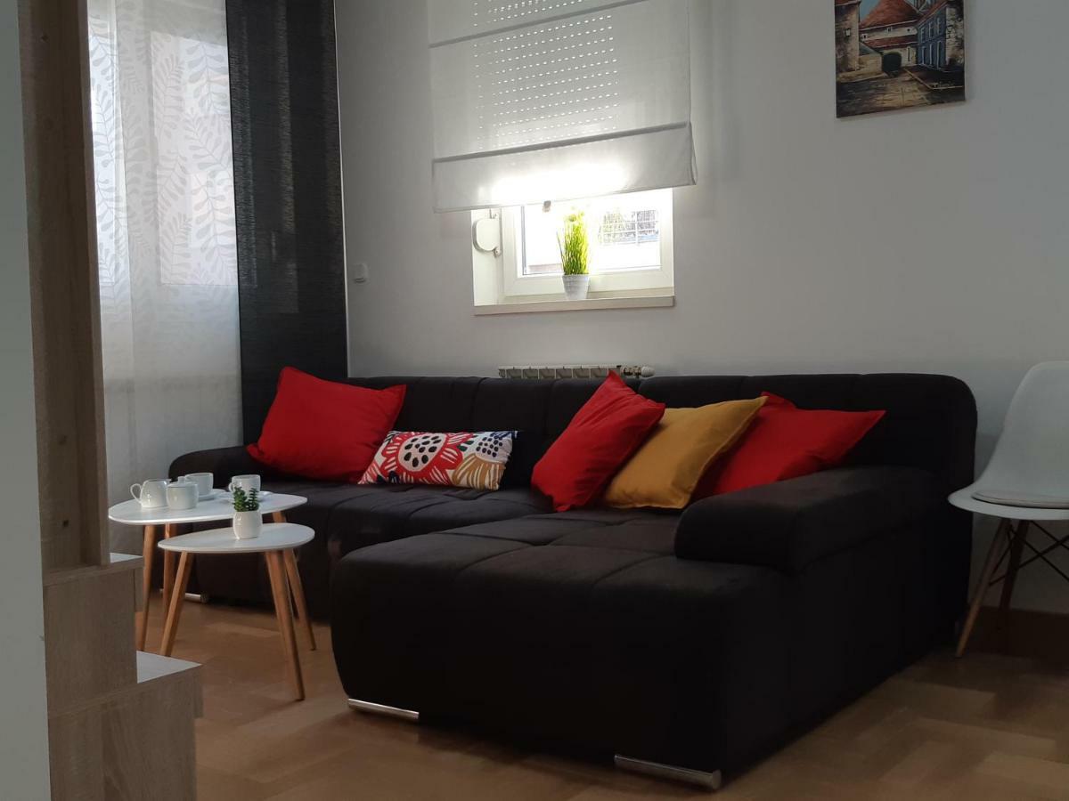זאגרב Apartment With Garage Lavici מראה חיצוני תמונה