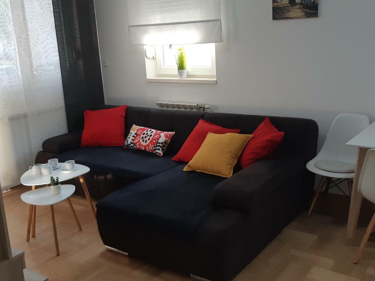 זאגרב Apartment With Garage Lavici מראה חיצוני תמונה