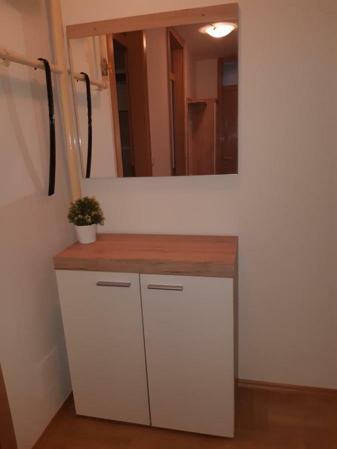 זאגרב Apartment With Garage Lavici מראה חיצוני תמונה