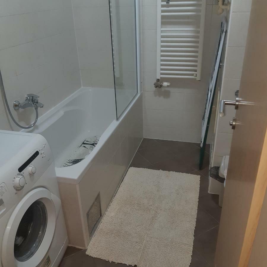 זאגרב Apartment With Garage Lavici מראה חיצוני תמונה